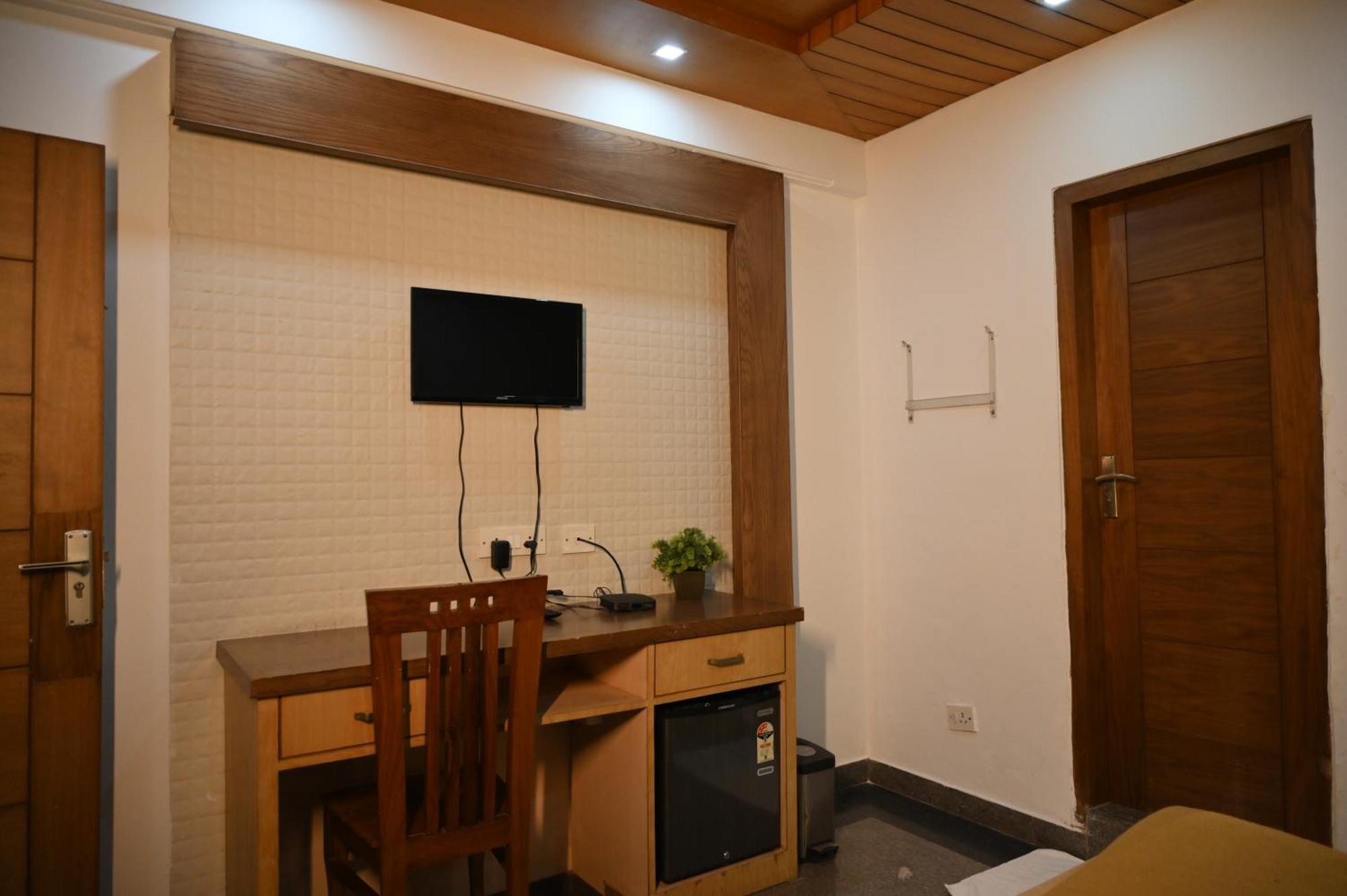 Hotel Dh Dharamshala Dış mekan fotoğraf