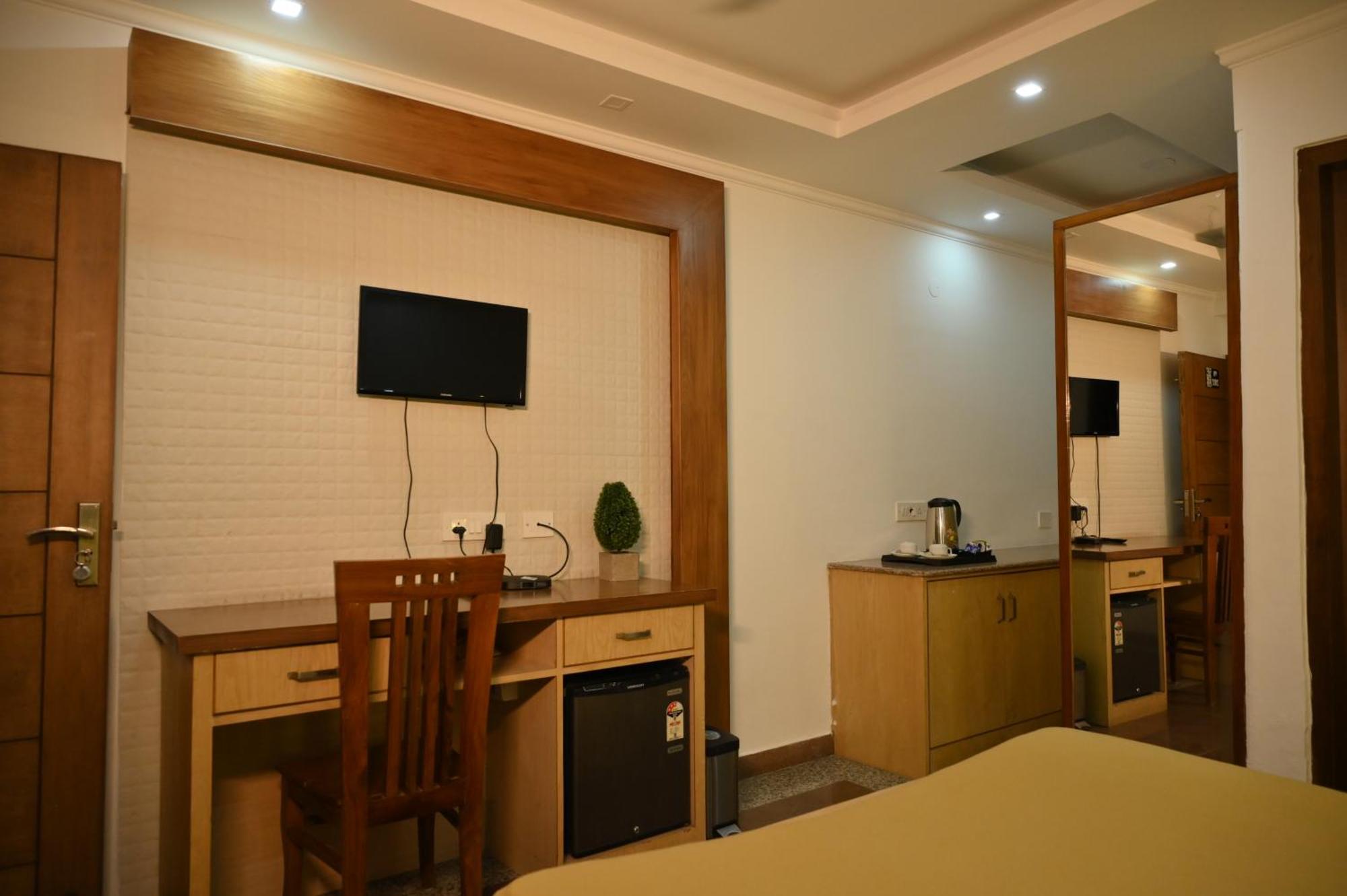 Hotel Dh Dharamshala Dış mekan fotoğraf